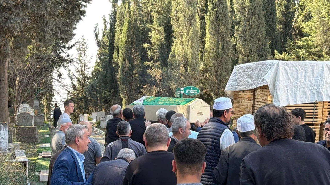 Bursa 11 canına ağladı: Otobüs faciasında hayatını kaybedenler toprağa verildi