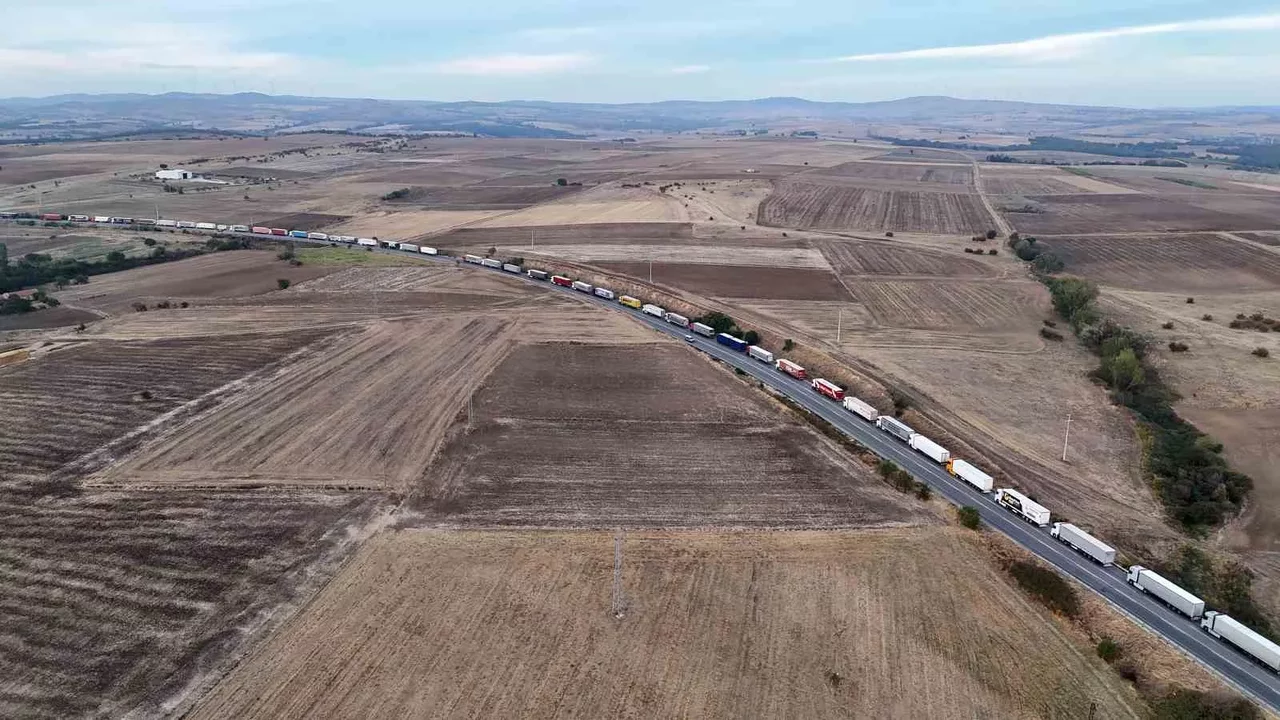 Hamzabeyli Sınır Kapısı'nda 37 kilometrelik tır kuyruğu