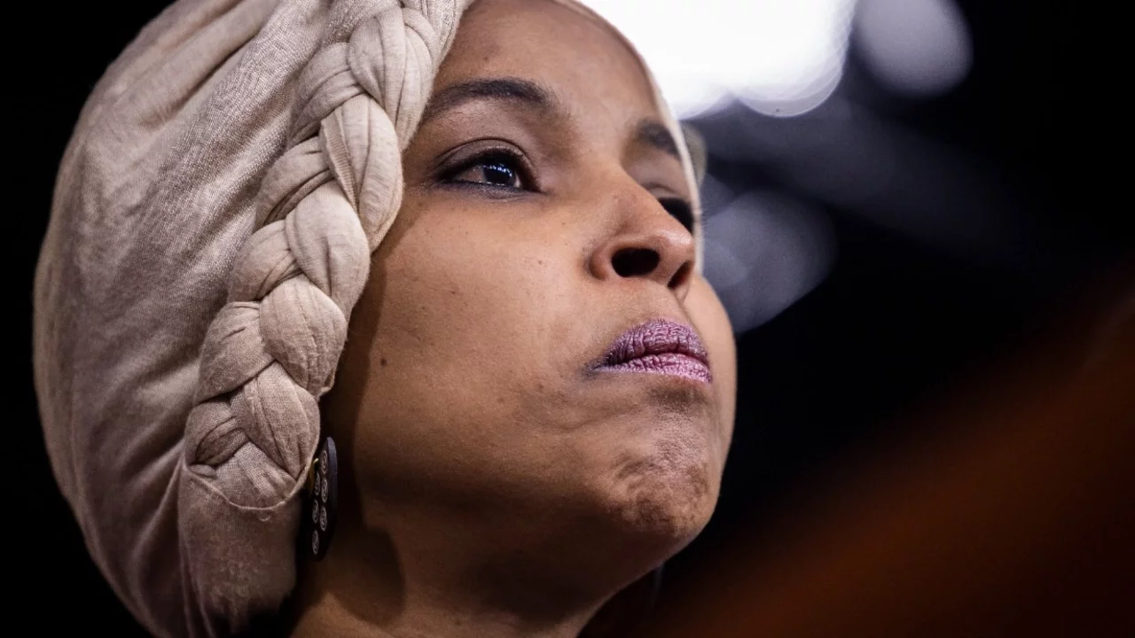 Trump'ın sert şekilde eleştirdiği Ilhan Omar'ın evine federal baskın!
