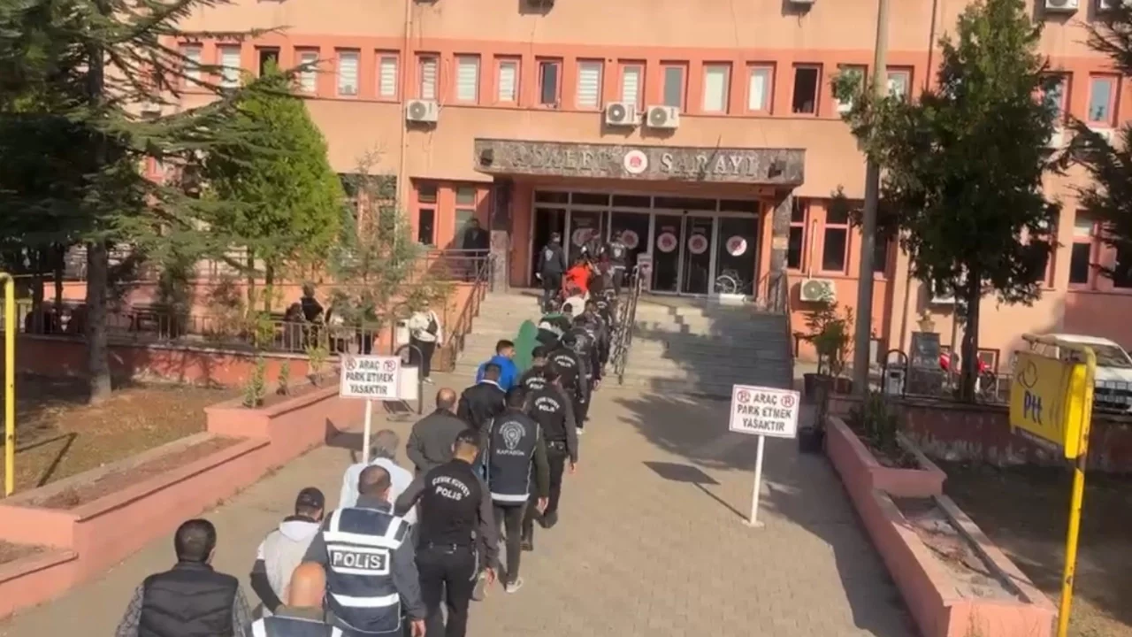 Bursa dahil 15 ilde siber dolandırıcılık operasyonu: 26 kişi tutuklandı