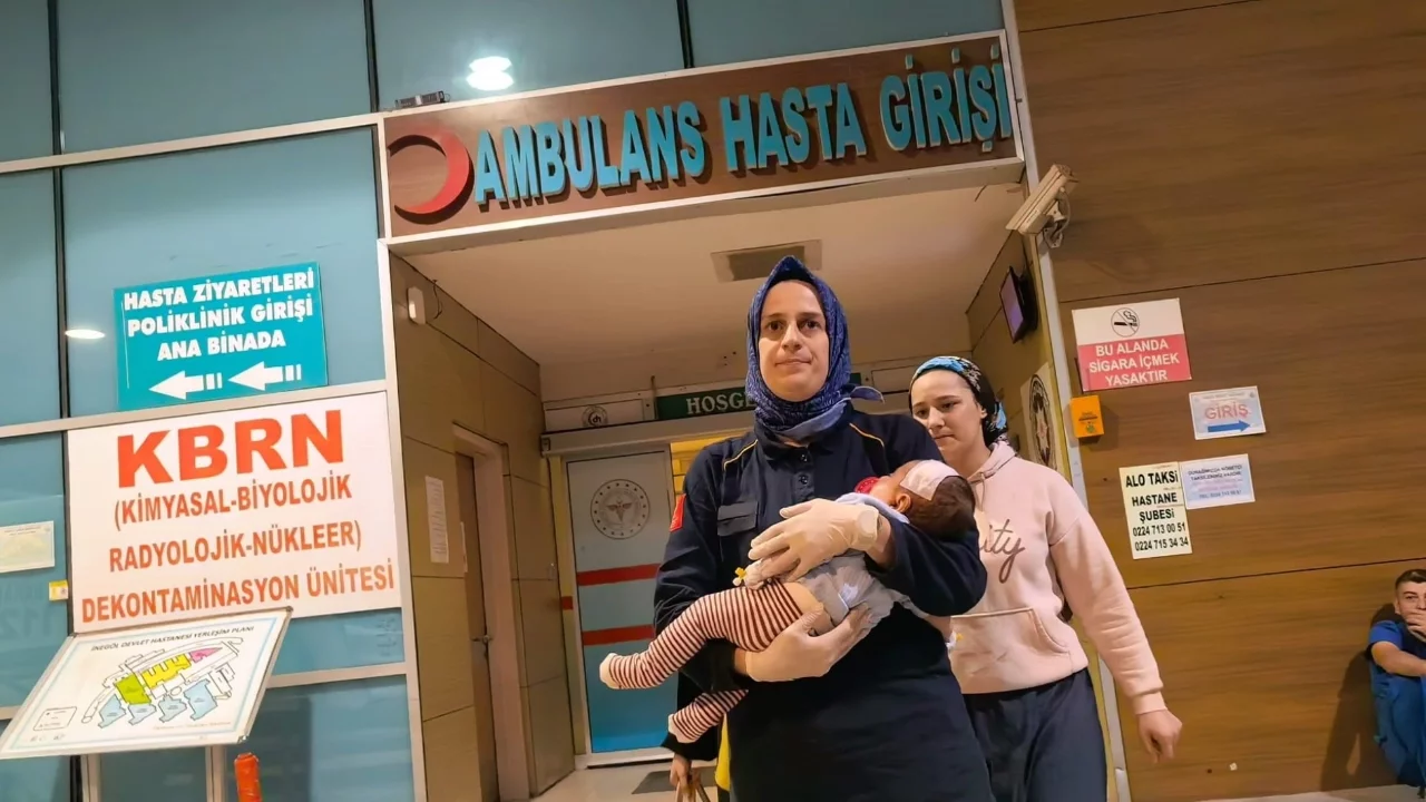 Bursa'da korkunç olay! Kanepeden düşen 2 aylık bebek beyin kanaması geçirdi