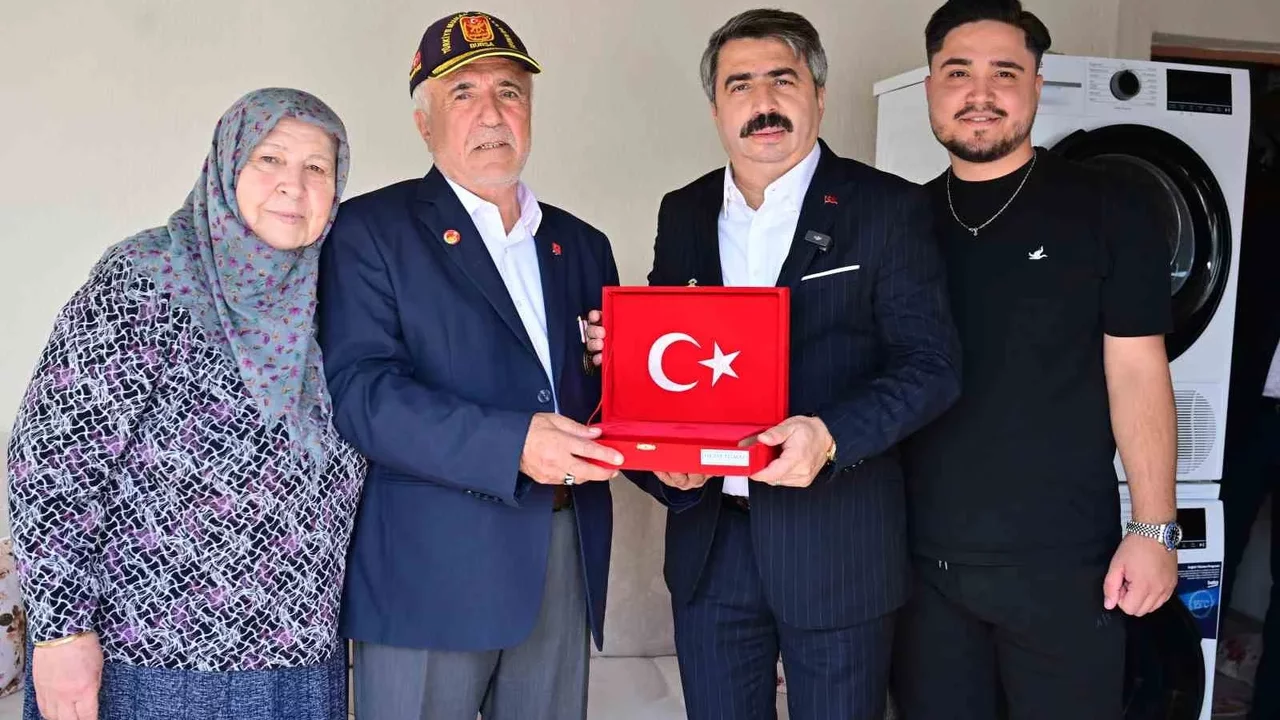 Yıldırım Belediye Başkanı Oktay Yılmaz’dan Kıbrıs gazisine ziyaret
