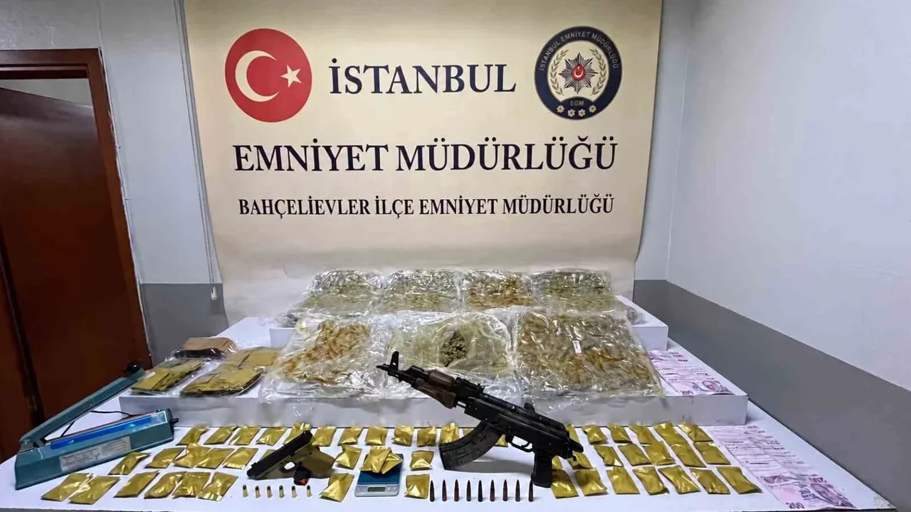 Uyuşturucu operasyonu: 7 kilo skunk ve AK-47 ele geçirildi