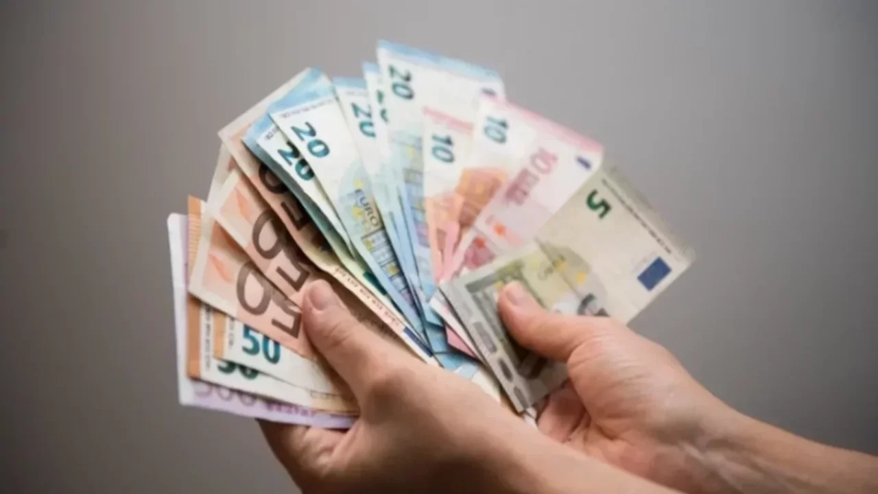 Döviz piyasasında yeni gün başladı: 15 Ekim fiyatları