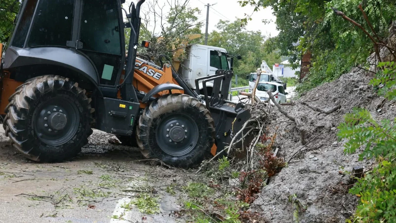 Osmangazi Belediyesi'nden toprak kaymasına hızlı müdahale