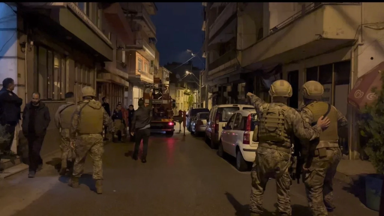 Bursa'da rehine krizi! Mahalle ablukaya alındı, özel harekat eve girdi