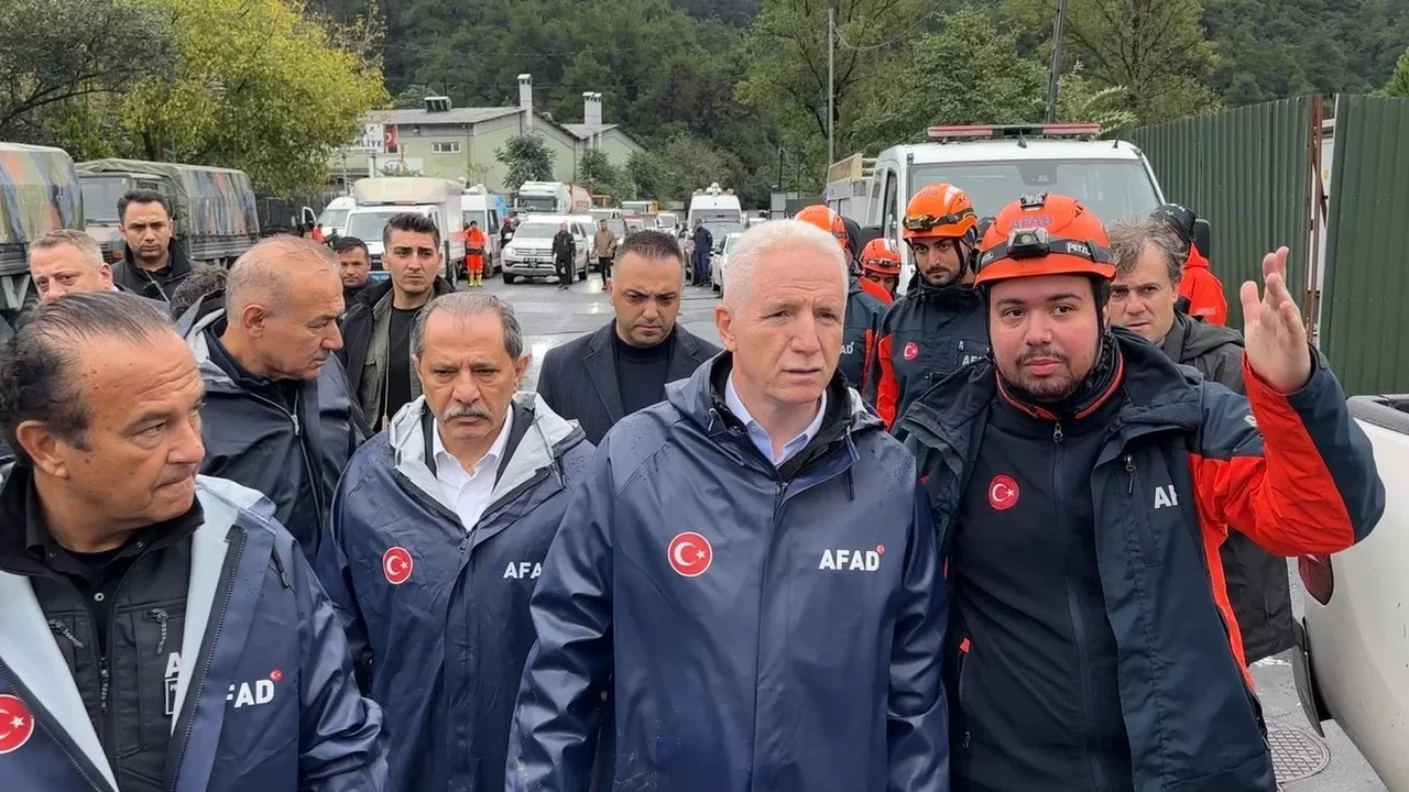 İstanbul’da sağanak: 2 bin 500 kişi kurtarıldı, 3 kişiden haber yok