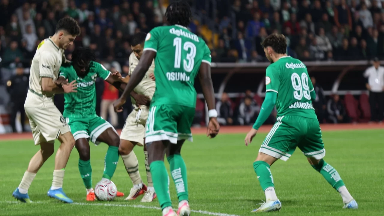 Bursaspor deplasmanda fırtına gibi esti! Muğlaspor'u 3 golle devirdi