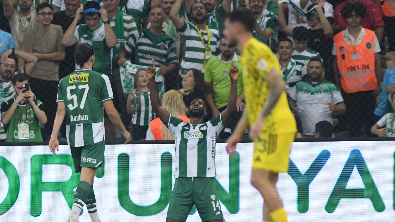 Türk futbolunda tarihi başarı! Bursaspor'un gol makinesi 63 yıllık seriyi geride bıraktı