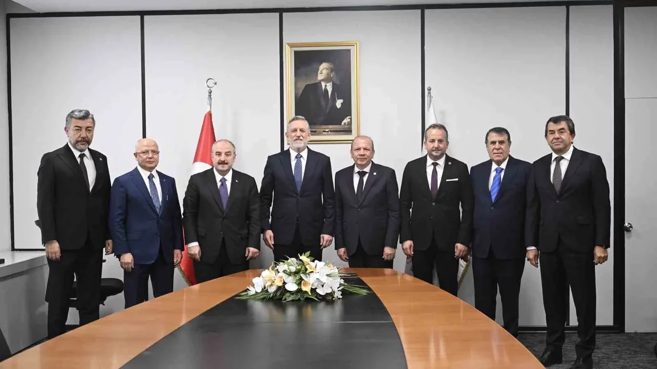 BTSO'da devir teslim: Özer Matlı görevi İbrahim Burkay'dan aldı