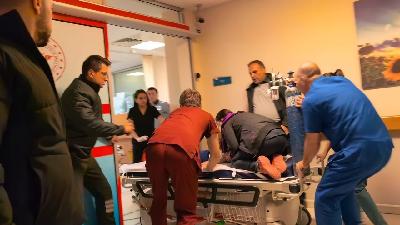 Bursa'da saniyelerle yarıştılar! Kalbi duran bebeğe doktorlardan hayat kurtaran müdahale