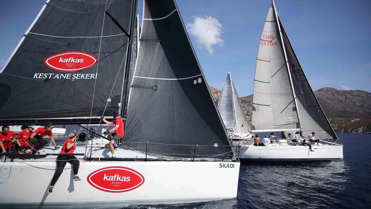 Bursa yelkencileri Knidos Cup’ta üçüncü oldu: 17 ekip yarıştı