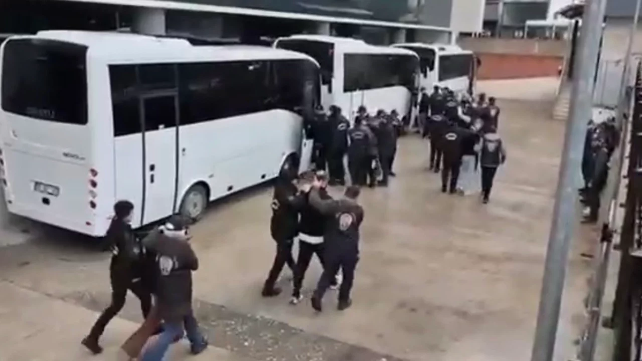 Bursa'da yasa dışı bahis operasyonu! 652 milyon liralık para trafiği ortaya çıkarıldı
