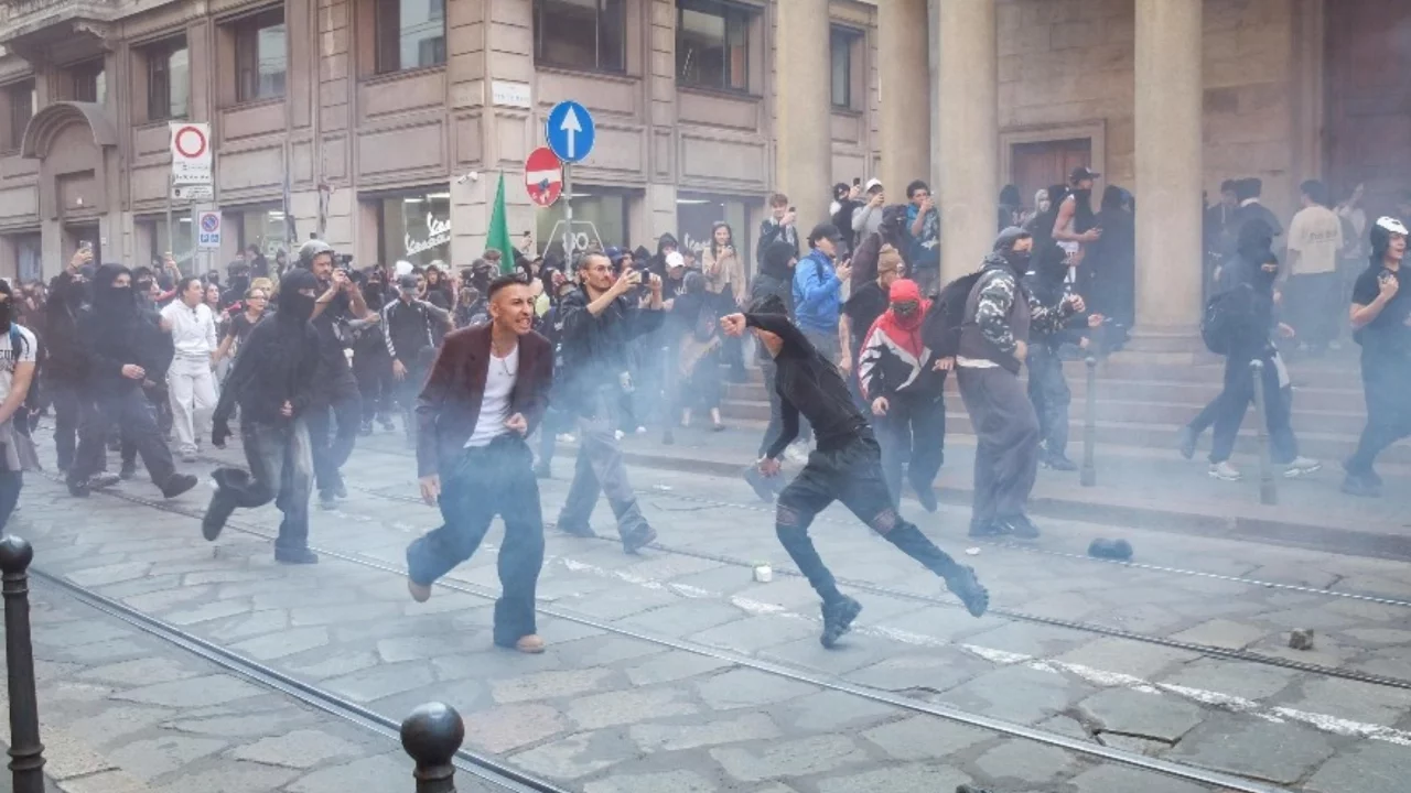 Hayat pahalılığı protestoları çatışmaya dönüştü! Polis göz yaşartıcı gazla müdahale etti