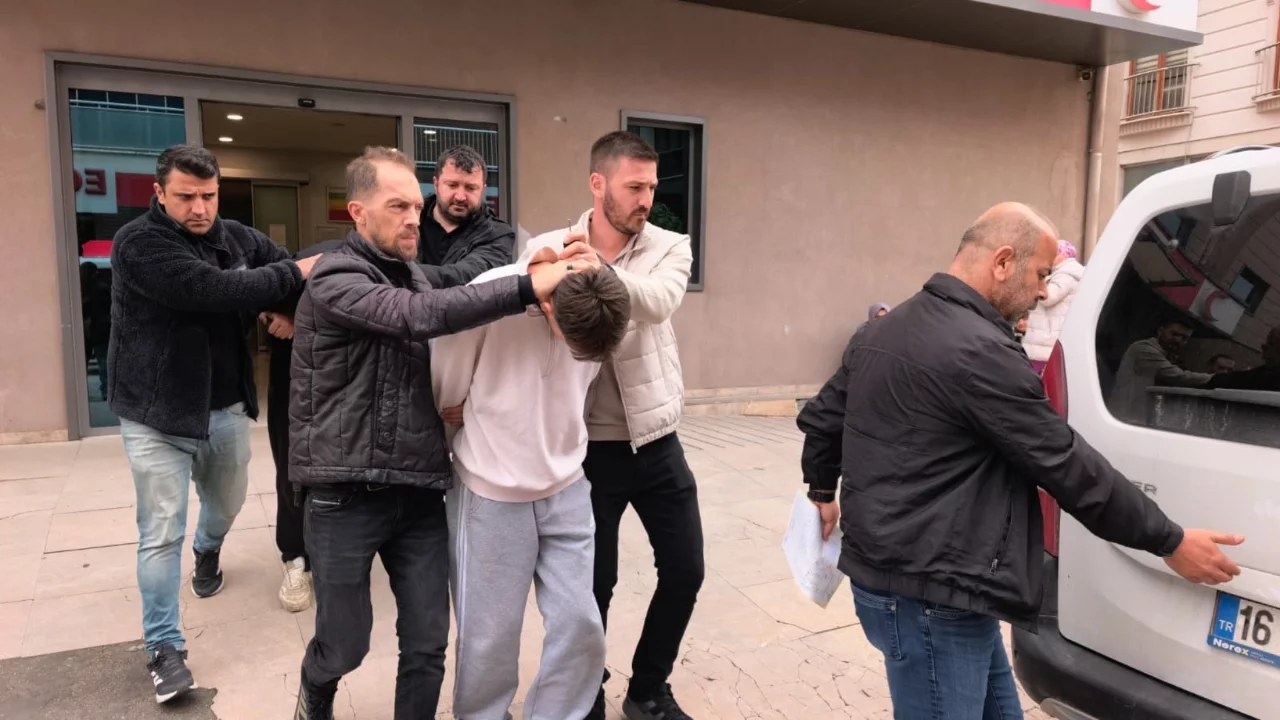 Bursa'da 18 yaşındaki Emre'nin öldürüldüğü kavgada yeni gelişme! 8 kişi adliyeye sevk edildi