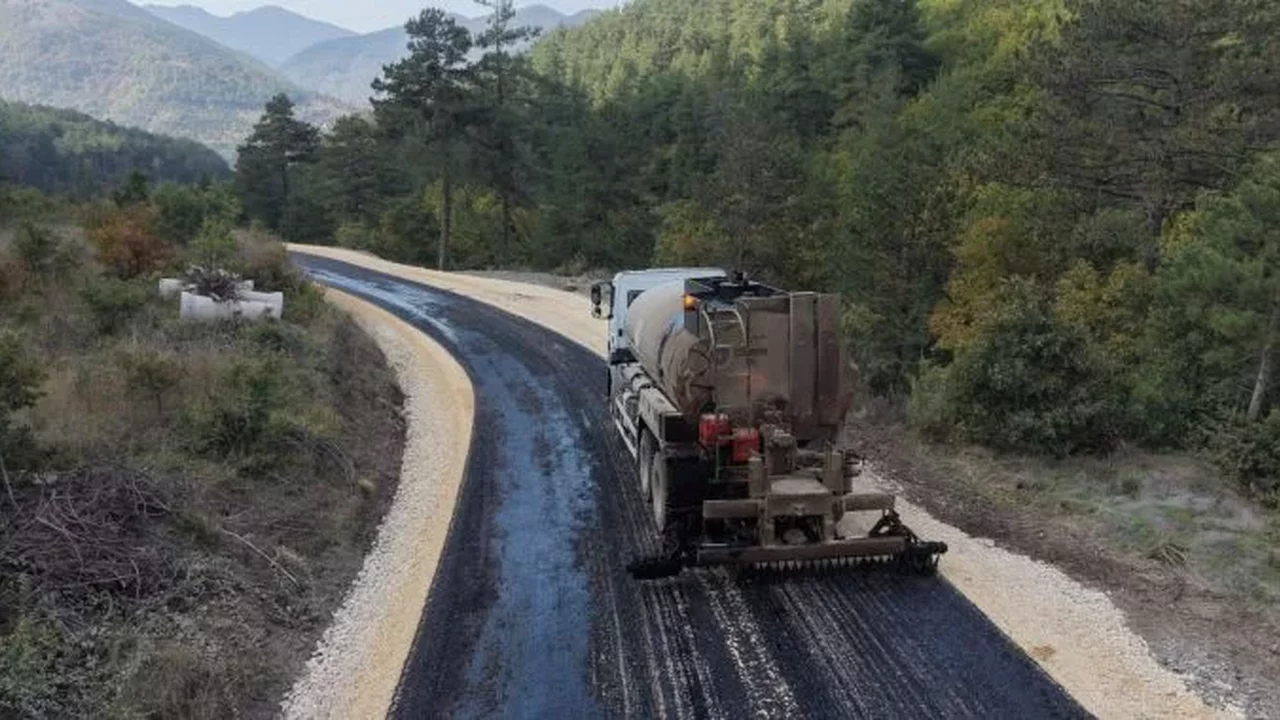 Osmangazi'de 3 mahallede 10 kilometrelik yol yenilendi
