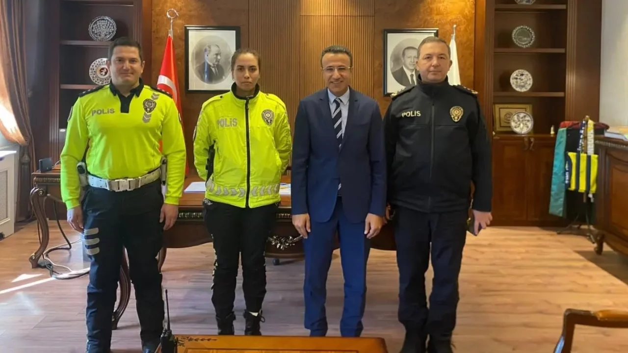 Bursa'da yaralı genci yağmurdan korumuştu! O polis memuruna anlamlı ödül