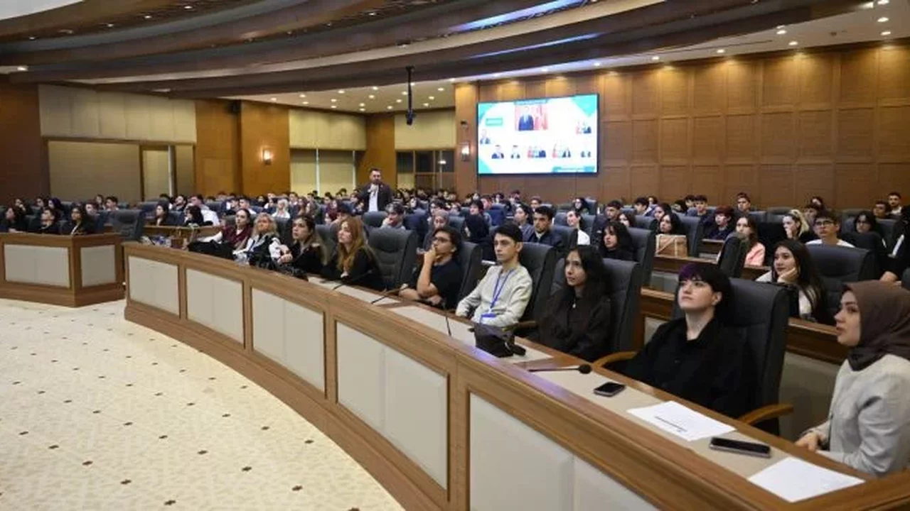Bursa Büyükşehir'de 175 stajyere oryantasyon eğitimi