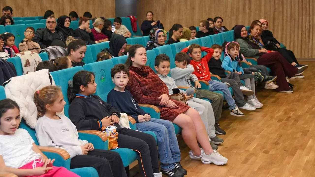 Osmangazi'de Barış Adası çocuk oyunu miniklerle buluştu