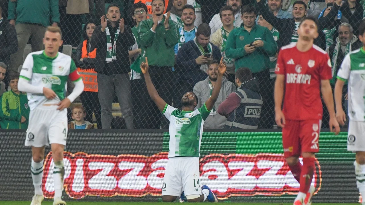 Kelechi Iheanacho'dan tarihi seri! Bursaspor'un gol makinesi durmuyor