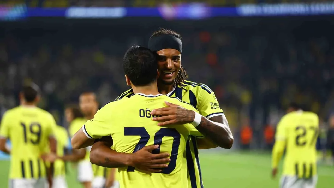 Fenerbahçe-Slavia Prag maçında ilk yarı 2-1 tamamlandı