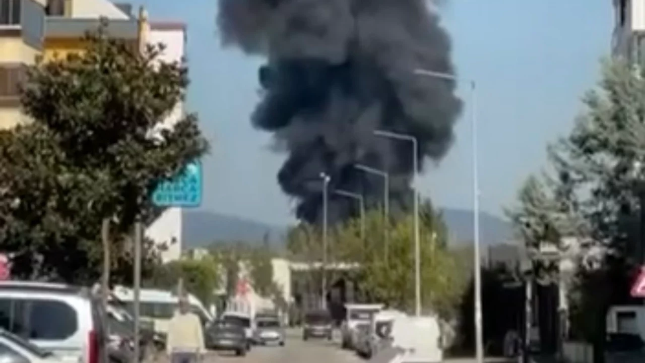 Bursa'da geri dönüşüm deposunda korkutan yangın! Dumanlar kenti kapladı