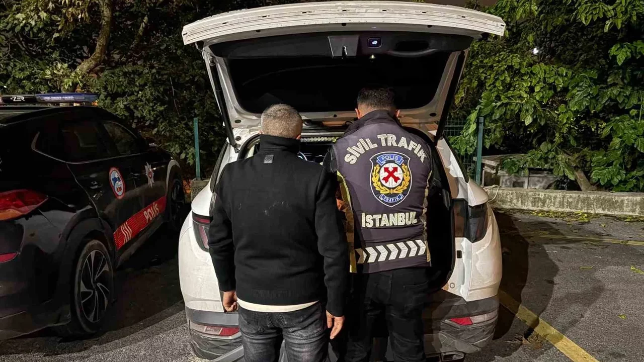 Yolu kapatan 2 sürücüye 384 bin 712 TL ceza