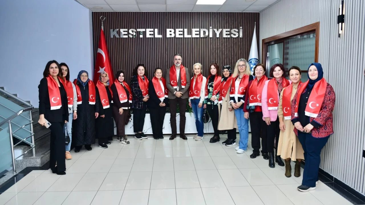 Bursa'nın Kadın Muhtarlarından Başkan Erol'a  Anlamlı Ziyaret