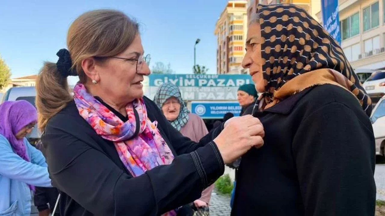 Bursa'da meme kanseri farkındalığı için Yıldırım'da stant kuruldu