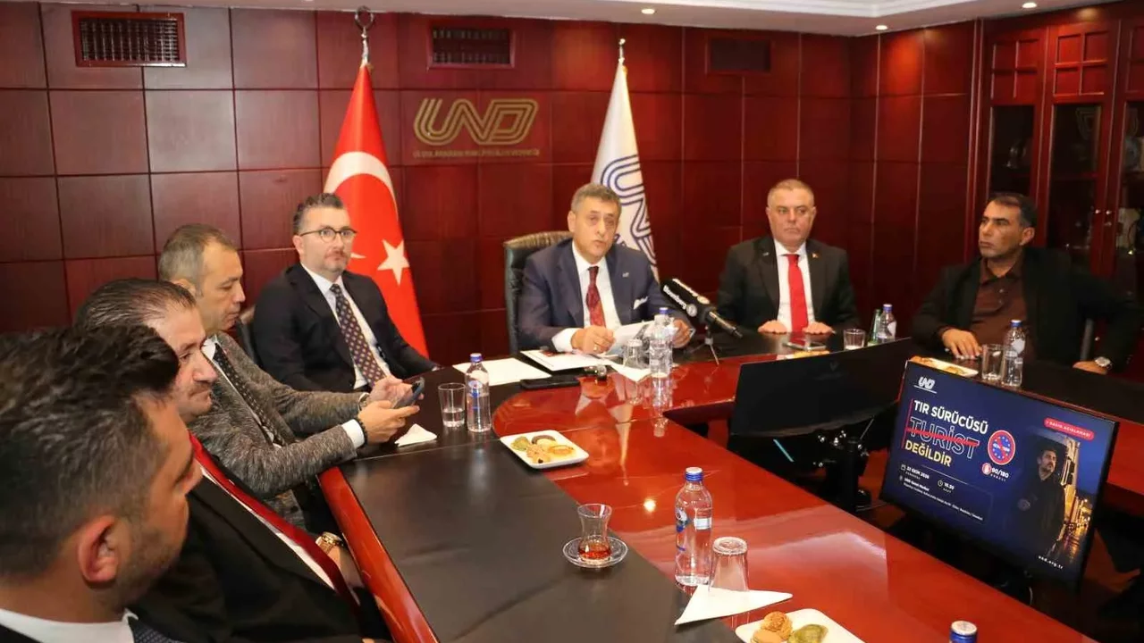 Avrupa sınırlarında TIR kuyruğu 16 kilometreye ulaştı
