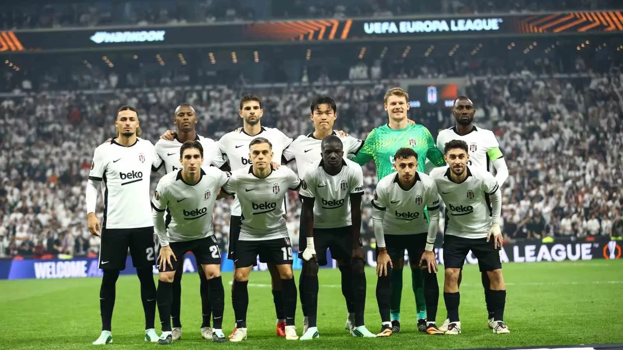 Beşiktaş, Crystal Palace maçında ilk 11'de 8 değişiklik yaptı
