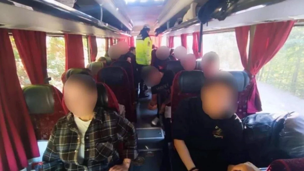Bursa'da jandarmadan öğrencilere trafik eğitimi! Güvenli yolculuk için uyarılar