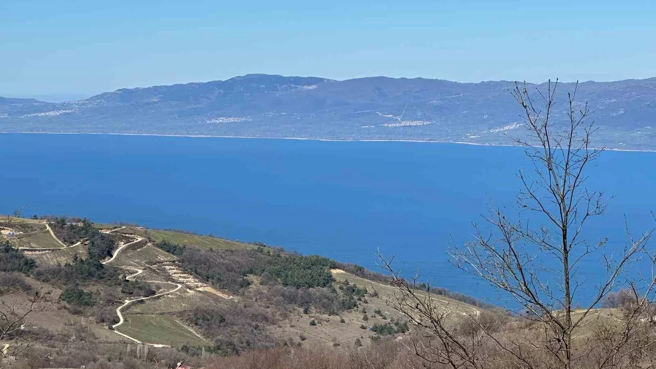 Bursa Kirazlıyayla, İznik Gölü ve Uludağ manzarasıyla ilgi görüyor