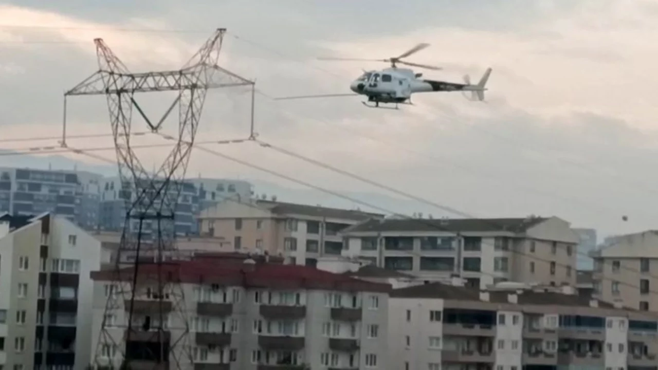 Bursa'da elektrik hatlarında helikopterli bakım! O anlar kameraya yansıdı