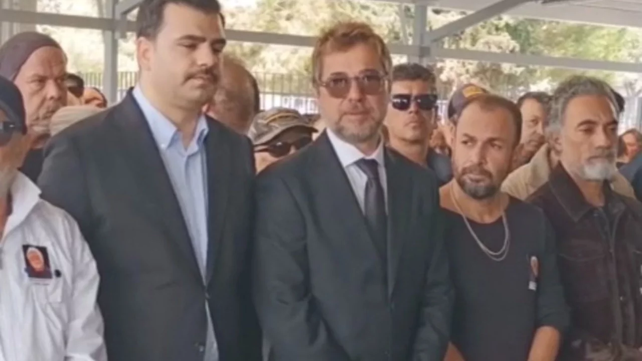 Engin Altan Düzyatan'ın acı günü! Babası son yolculuğuna uğurlandı