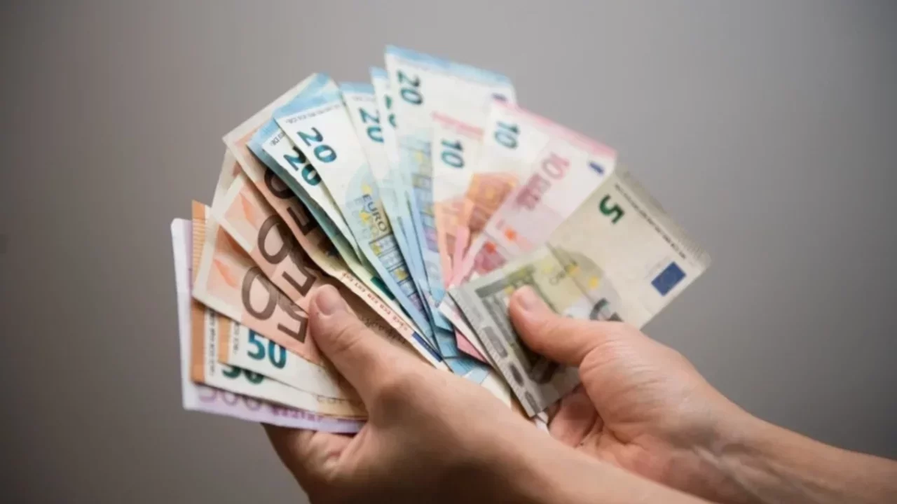 Dolar 50 TL'ye yaklaştı! Euroda da son fiyatlar belli oldu