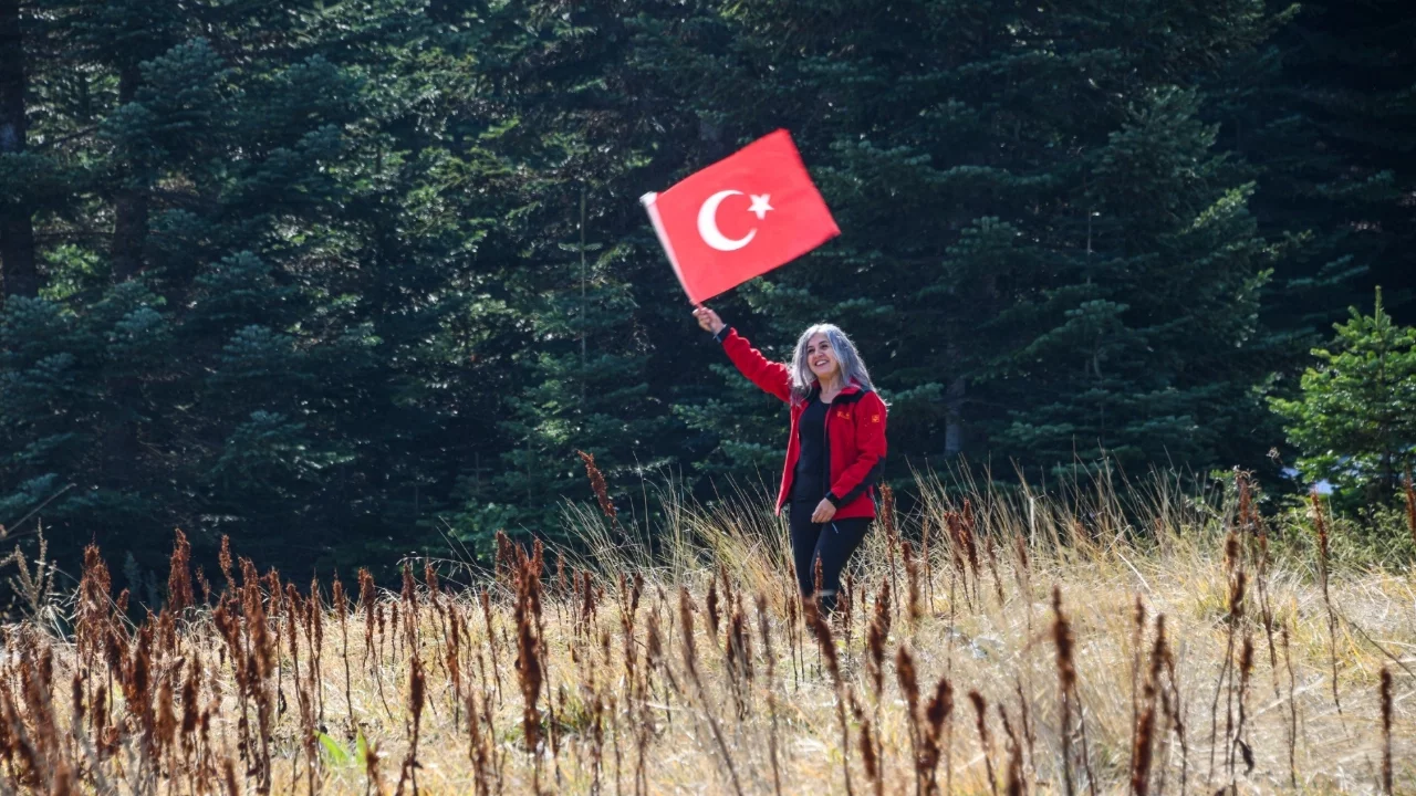 Cumhuriyet coşkusu Uludağ'ın zirvesinde yaşandı