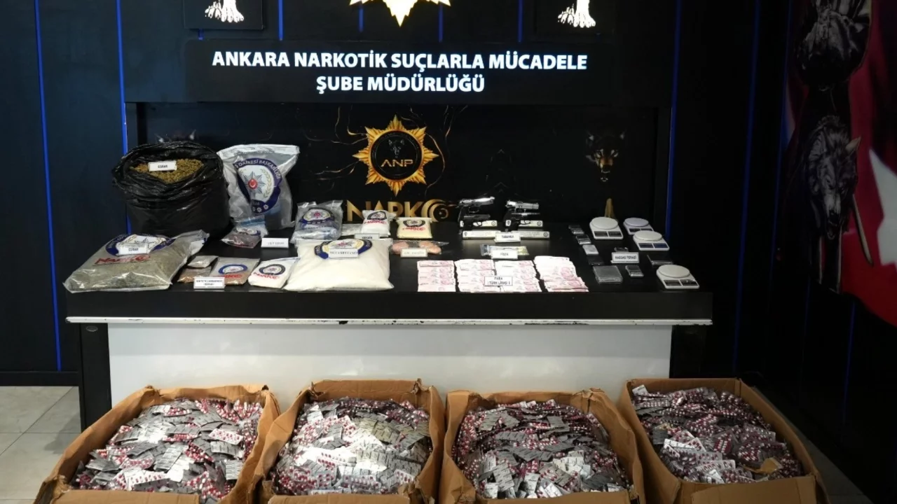 Narkotik ekiplerinden büyük operasyon! 614 bin sentetik hap ele geçirildi