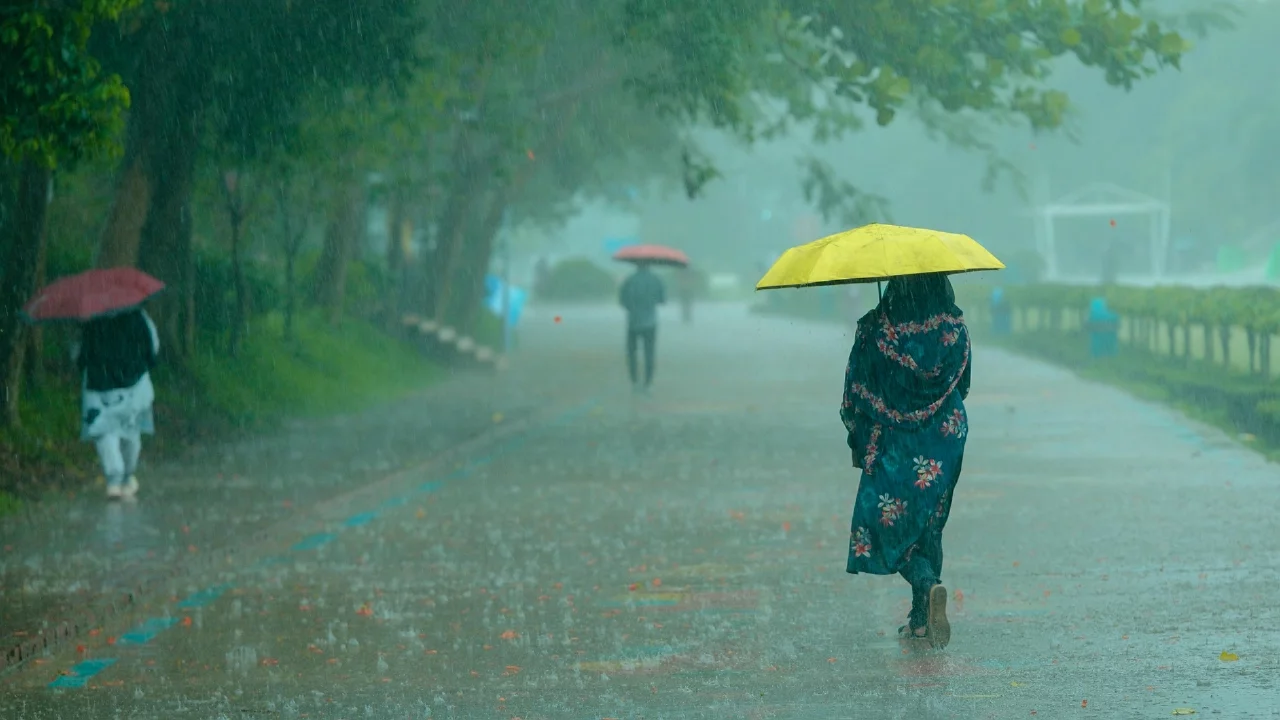 Meteoroloji'den kuvvetli sağanak ve fırtına uyarısı! Çok sayıda ilde yağış bekleniyor