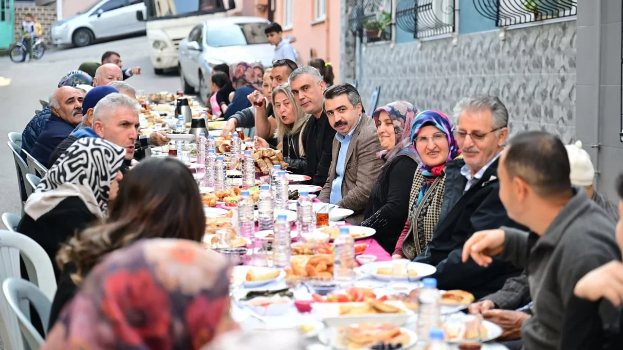 Yıldırım'da kadınların kahvaltı davetine Oktay Yılmaz yanıt verdi