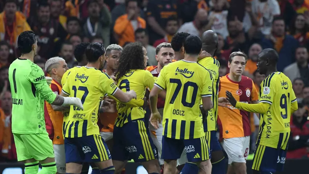 Galatasaray-Fenerbahçe derbisinde ilk yarı 2-0 sona erdi