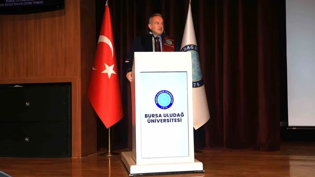 Bursa Uludağ Üniversitesi Tıp Fakültesi’nde beyaz önlük töreni