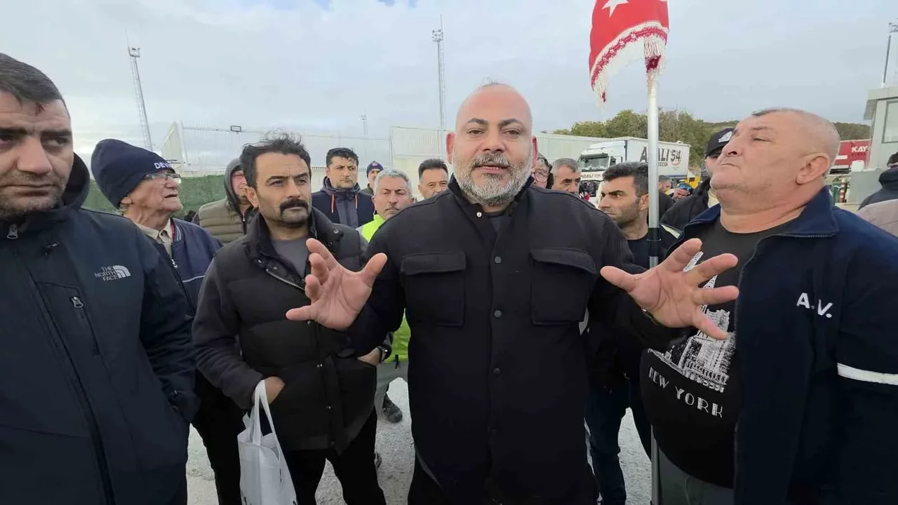 Edirne Kapıkule ve Hamzabeyli’de tır şoförlerinden vize tepkisi
