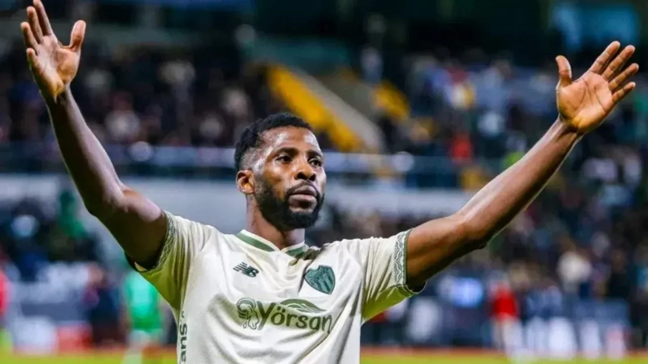 Bursa'da Kelechi Iheanacho'dan taraftara Süper Lig sözü! "Elimden gelenin en iyisini yapacağım"