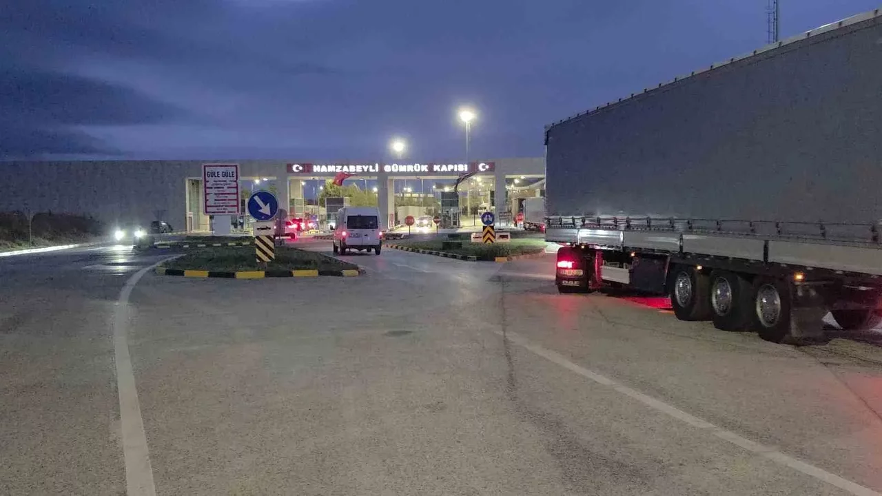 Hamzabeyli Gümrük Kapısı açıldı: TIR çıkışları yeniden başladı
